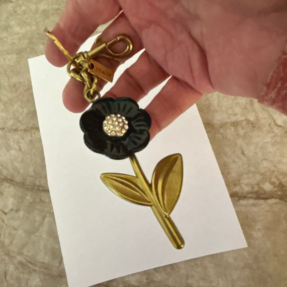 Chunky Flower Keychain - Picture 2 of 5